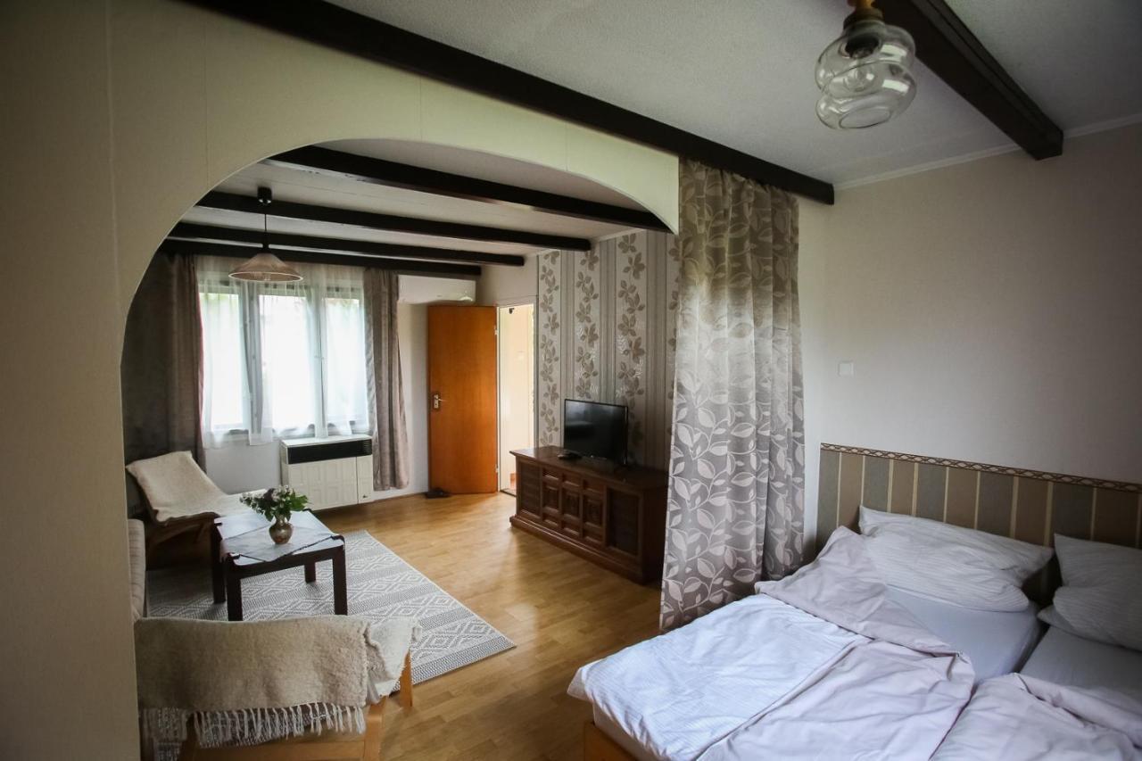 Hellenyi Apartmanok ฮอร์กานี ภายนอก รูปภาพ